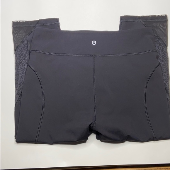 Lululemon Twist and Train 19” Crop Leggings Sz 10 - Picture 4 of 13